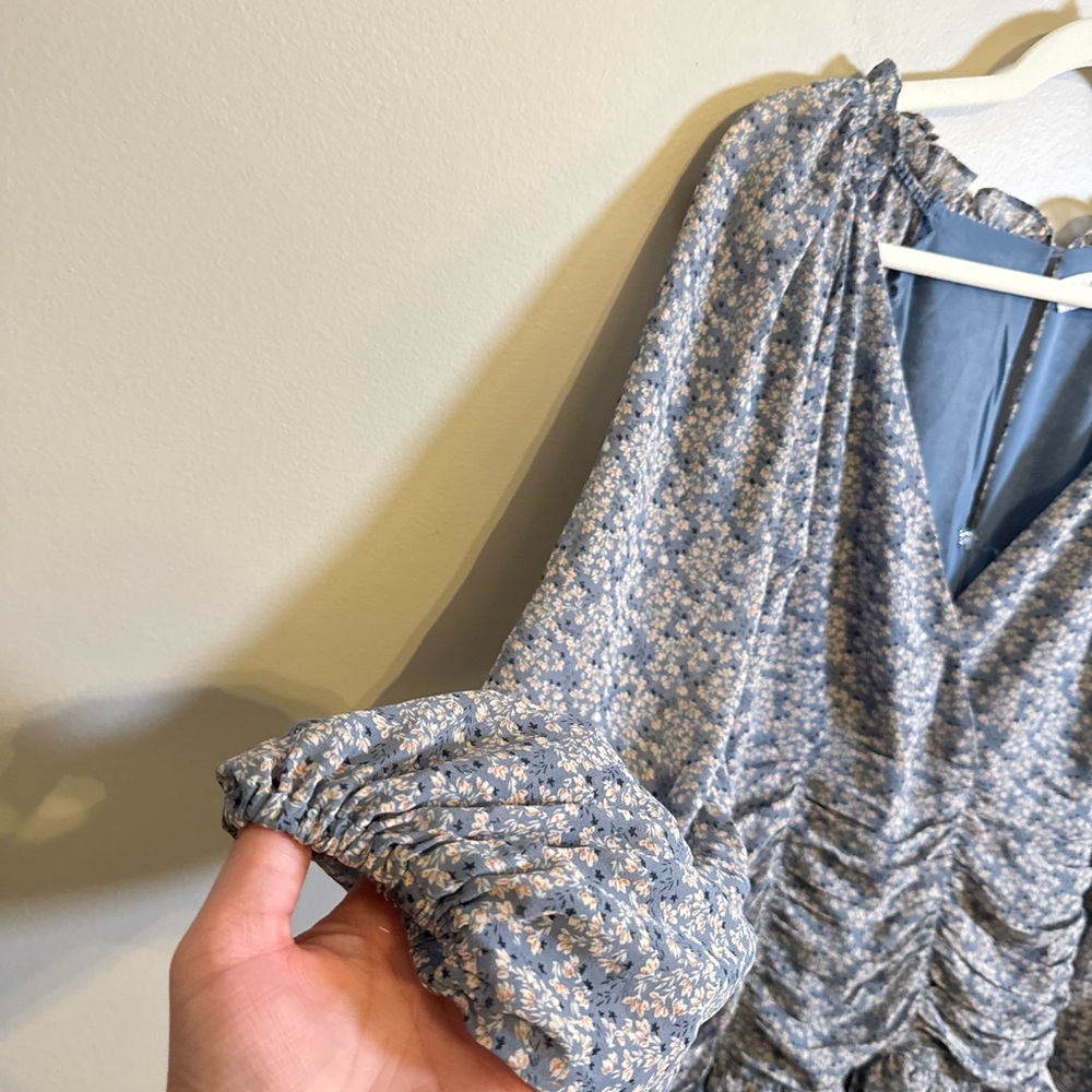 ASTR the Label • Long Sleeve Tiered‎ Ruffle Blue Floral Print Dress Ruched Sz Sm - Picture 8 of 10